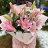 Букет из розовых лилий